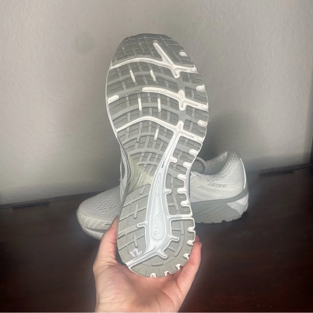 Brooks Adrenaline GTS 18 White Sneaker Size 9 - Picture 13 of 15